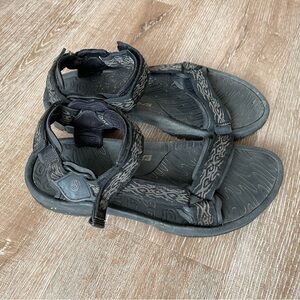 Teva Men’s Hurricane Black and Gray pattern Sandals size 12